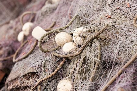 simsearch:633-03194605,k - Freshly used wet fishing net with corks lying on the boat floor. Photographie de stock - Aubaine LD & Abonnement, Code: 400-05384816