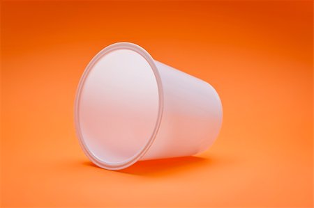 simsearch:400-06101480,k - An image of a white empty plastic cup on an orange background Stock Photo - Budget Royalty-Free & Subscription, Code: 400-05385161