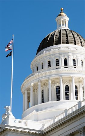 sacramento - california capitol building in sacramento, Done and California State Flag Photographie de stock - Aubaine LD & Abonnement, Code: 400-05385847