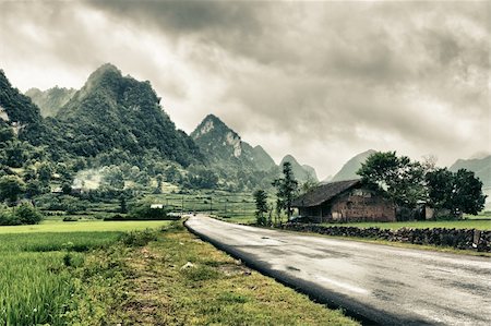 simsearch:400-05357737,k - Rural landscape with road; house and mountains. Photographie de stock - Aubaine LD & Abonnement, Code: 400-05386314