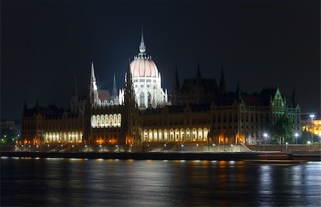 simsearch:400-06330815,k - Hungarian landmark, Budapest Parliament night view. Long exposure. Foto de stock - Super Valor sin royalties y Suscripción, Código: 400-05386558