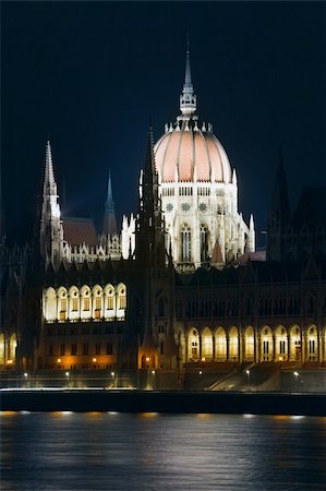simsearch:400-06330815,k - Hungarian landmark, Budapest Parliament night view. Long exposure. Foto de stock - Super Valor sin royalties y Suscripción, Código: 400-05386559