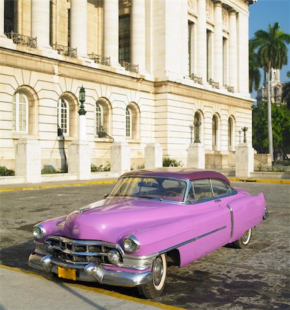 old car in front of Capitol Building, Old Havana, Cuba Foto de stock - Super Valor sin royalties y Suscripción, Código: 400-05387192