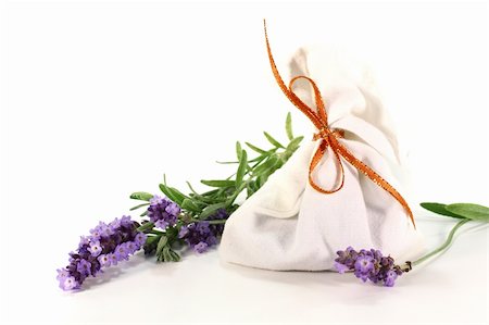 pot-pourri - Lavender bag with lavender flowers on a white background Fotografie stock - Microstock e Abbonamento, Codice: 400-05387345