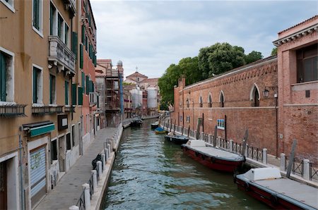 simsearch:400-05387777,k - Small silent canal in Venice, Italy Foto de stock - Royalty-Free Super Valor e Assinatura, Número: 400-05387543