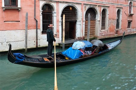 The gondola on the canal in Venice, Italy Stockbilder - Microstock & Abonnement, Bildnummer: 400-05387627