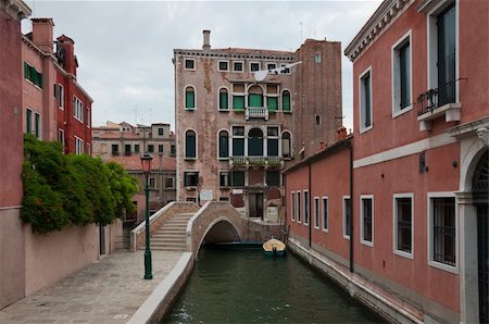 simsearch:400-05387777,k - Bridge over the small canal in Venice, Italy Foto de stock - Royalty-Free Super Valor e Assinatura, Número: 400-05387620