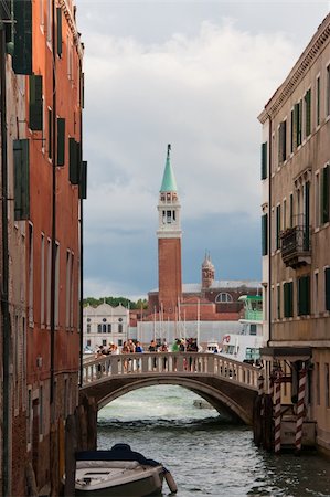 simsearch:400-05387623,k - The bridge over the small narrow canal in Venice, Italy Stock Photo - Budget Royalty-Free & Subscription, Code: 400-05387644