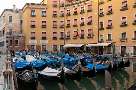 simsearch:400-05387629,k - Lots of gondolas moored at the canal in Venice, Italy Photographie de stock - Aubaine LD & Abonnement, Code: 400-05387645