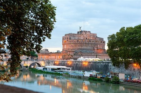 evening view at the Angelo Castle in Rome, Italy Stockbilder - Microstock & Abonnement, Bildnummer: 400-05387770