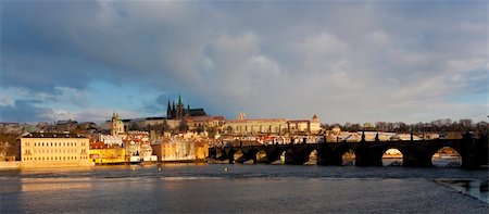 simsearch:400-05690668,k - Prague Castle with Charles Bridge, Prague, Czech Republic Stockbilder - Microstock & Abonnement, Bildnummer: 400-05387905