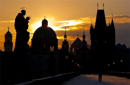 simsearch:400-05690668,k - Charles Bridge at dawn, Prague, Czech Republic Stockbilder - Microstock & Abonnement, Bildnummer: 400-05387901