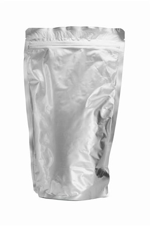 sachet (parfumé) - Sealed aluminum bag standing on white background Photographie de stock - Aubaine LD & Abonnement, Code: 400-05388533