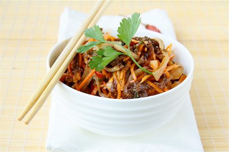 fine dining fish food pictures - Asian style salad with carrots, meat and chili peppers Photographie de stock - Aubaine LD & Abonnement, Code: 400-05388753