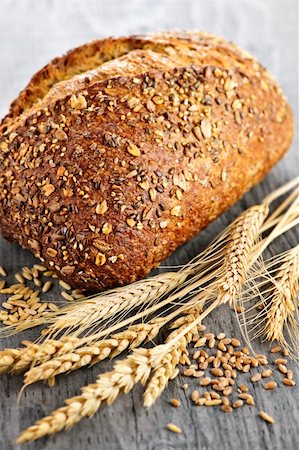 Loaf of fresh baked multigrain bread with grain ears Foto de stock - Super Valor sin royalties y Suscripción, Código: 400-05380221