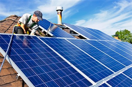 elenathewise (artist) - Man installing alternative energy photovoltaic solar panels on roof Photographie de stock - Aubaine LD & Abonnement, Code: 400-05380323