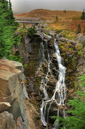 Beautiful Myrtle falls at Mt Rainier National Park in a foggy day of autumn Stockbilder - Microstock & Abonnement, Bildnummer: 400-05380582