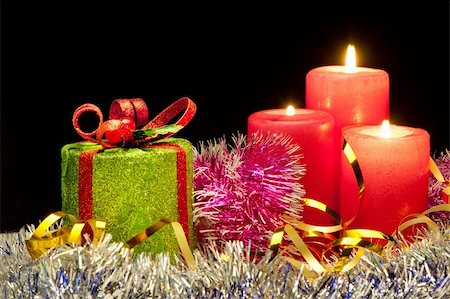 simsearch:400-07035531,k - Christmas evening. A composition from candles, New Year's toys on a dark background Fotografie stock - Microstock e Abbonamento, Codice: 400-05380761