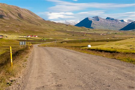 scenic north island roads - Gravel country route to Olafsfjordur. North part of Iceland Foto de stock - Super Valor sin royalties y Suscripción, Código: 400-05380788