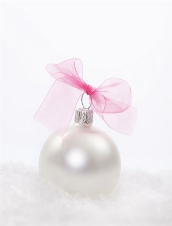 simsearch:400-05382600,k - Christmas composition with  christmas decoration over white Stockbilder - Microstock & Abonnement, Bildnummer: 400-05380809