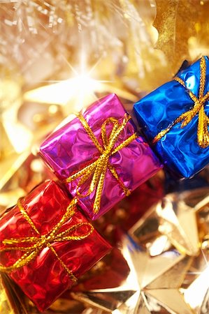 colorful gift boxes with decoration in gold Foto de stock - Royalty-Free Super Valor e Assinatura, Número: 400-05381288