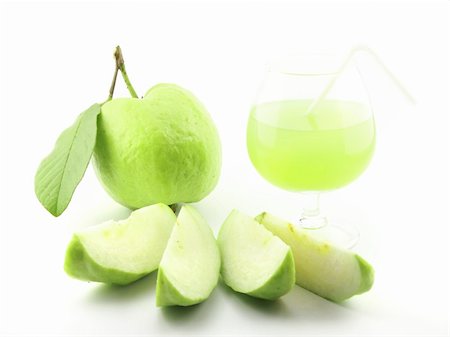 Guavas and guava juice on white background Photographie de stock - Aubaine LD & Abonnement, Code: 400-05381698