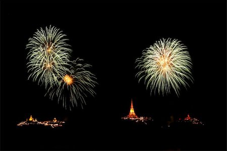 multiple fireworks over temple on the mountain against a black sky Photographie de stock - Aubaine LD & Abonnement, Code: 400-05381906
