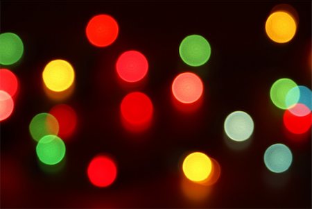simsearch:400-07568256,k - Christmas lights blurred in the night setting. Photographie de stock - Aubaine LD & Abonnement, Code: 400-05381938