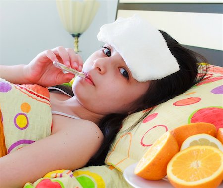 Sick young girl with a thermometer in bed Foto de stock - Super Valor sin royalties y Suscripción, Código: 400-05382231