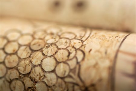 simsearch:400-04892457,k - Simple studio shot of three wine corks. Focus on 1st cork, shallow DOF. Fotografie stock - Microstock e Abbonamento, Codice: 400-05383117