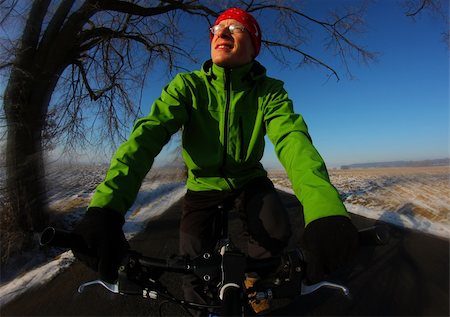 simsearch:400-08341695,k - Happy young rider riding a bicycle in winter Photographie de stock - Aubaine LD & Abonnement, Code: 400-05383333