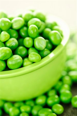 Closeup on bowl of fresh green organic green peas Stock Photo - Budget Royalty-Free & Subscription, Code: 400-05383417