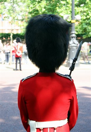 London, UK - June 17, 2006: Queen's Soldier at Trooping the colour ceremony, also known as the Queen's Birthday Parade Stockbilder - Microstock & Abonnement, Bildnummer: 400-05383892