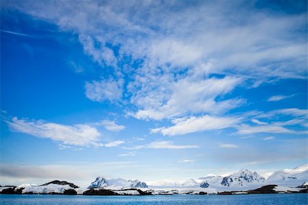 eco travel - Beautiful snow-capped mountains against the blue sky in Antarctica Foto de stock - Super Valor sin royalties y Suscripción, Código: 400-05664715