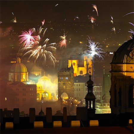 simsearch:400-05690668,k - Charles bridge, New Year's Eve in Prague, Czech Republic Stockbilder - Microstock & Abonnement, Bildnummer: 400-05668160
