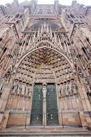 strasbourg - Cathedral Notre Dame, Strasbourg, Alsace, France Foto de stock - Super Valor sin royalties y Suscripción, Código: 400-05668469