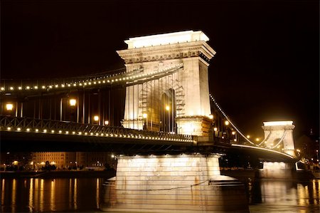 simsearch:400-06330815,k - view of chain bridge in Budapest, Hungary Stock Photo - Budget Royalty-Free & Subscription, Code: 400-05669171