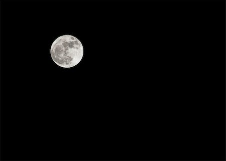 simsearch:400-05885968,k - Full Moon in a dark night Photographie de stock - Aubaine LD & Abonnement, Code: 400-05669406