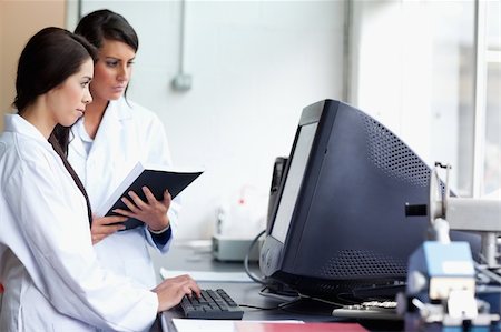 doctor reading paper - Female scientists using a monitor in a laboratory Stock Photo - Budget Royalty-Free & Subscription, Code: 400-05669763