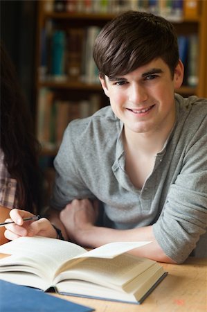 simsearch:400-05678093,k - Portrait of a smiling student in a library Stock Photo - Budget Royalty-Free & Subscription, Code: 400-05669803