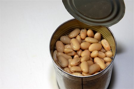 A can of White Kidney Beans, on a white background. Fotografie stock - Microstock e Abbonamento, Codice: 400-05663277