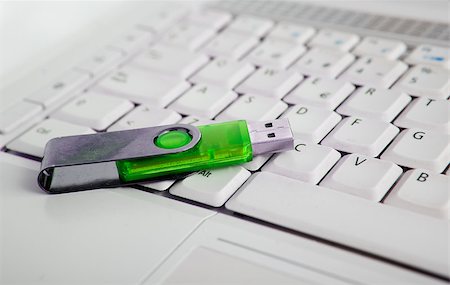 simsearch:400-05919397,k - Close up image of laptop and green usb memory stick Fotografie stock - Microstock e Abbonamento, Codice: 400-05663864