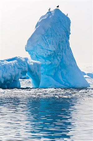 simsearch:400-04299207,k - Antarctic iceberg in the snow. Beautiful winter background. Stock Photo - Budget Royalty-Free & Subscription, Code: 400-05663985