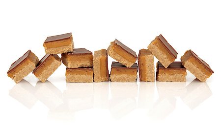 Chocolate and caramel candy squares in random formation isolated over white background. Photographie de stock - Aubaine LD & Abonnement, Code: 400-05663996