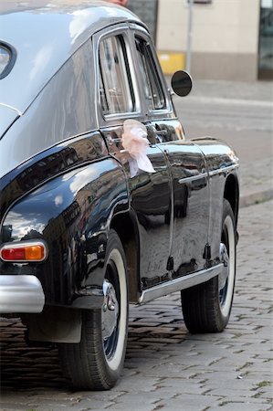 Old retro-style decorated car to pick up bride and groom Stock Photo - Budget Royalty-Free & Subscription, Code: 400-05674058