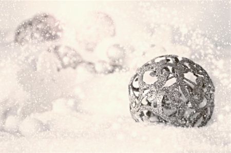 simsearch:400-05738169,k - Silver rustical Christmas ornament baubles in the snow. Vintage holiday Christmas card Foto de stock - Royalty-Free Super Valor e Assinatura, Número: 400-05674122