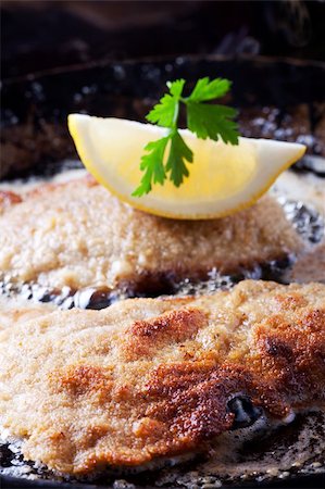 simsearch:400-07449101,k - wiener schnitzel frying in a pan Stock Photo - Budget Royalty-Free & Subscription, Code: 400-05674320