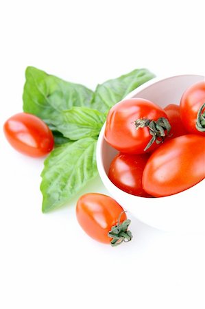 simsearch:400-06852377,k - fresh cherry tomatoes and basil over white Foto de stock - Super Valor sin royalties y Suscripción, Código: 400-05674405