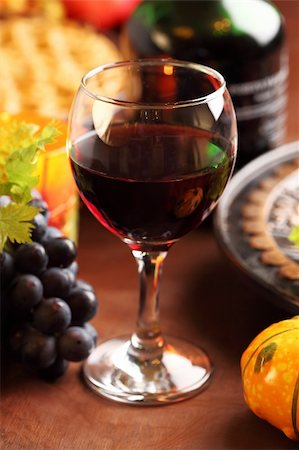 simsearch:400-06796159,k - Glass of red wine and grapes for Thanksgiving Stock Photo - Budget Royalty-Free & Subscription, Code: 400-05674556