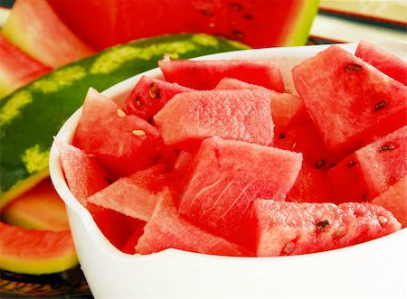 simsearch:400-05886533,k - fresh appetizing ripe red watermelon pieces in white bowl Photographie de stock - Aubaine LD & Abonnement, Code: 400-05674661